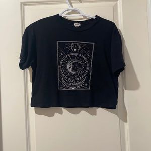 Black cropped T-shirt